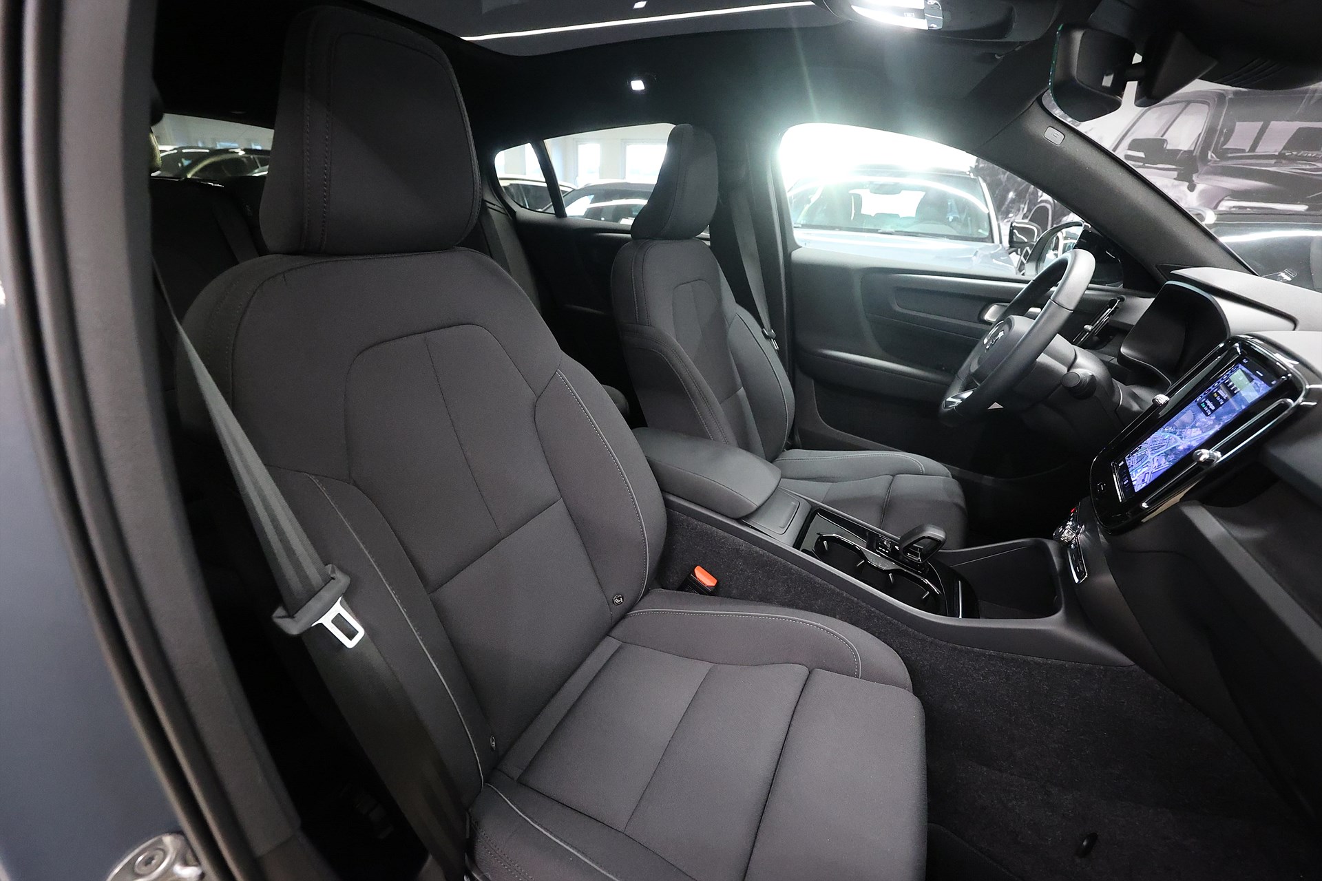 Volvo C40 Recharge Twin motor AWD 408hk Core Pano Drag