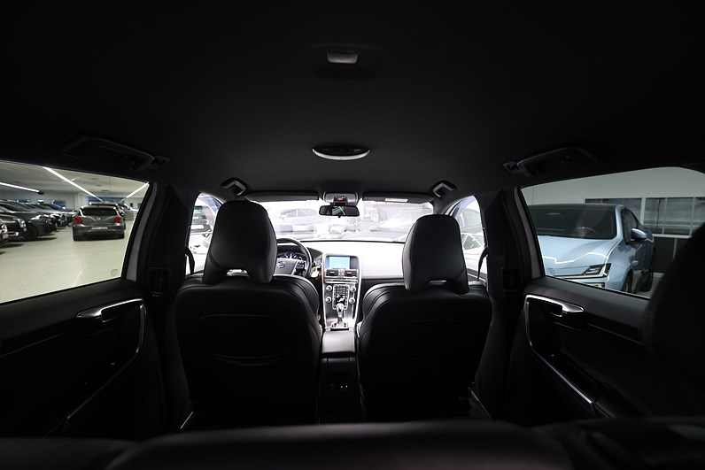 Volvo XC60 D4 190hk *Hjulkampanj!* R-Design Navi PDC Drag Värmare Drag