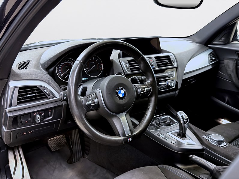 BMW M135i xDrive 5-dörrars 326hk M sport H/K Navi B-Kamera PDC