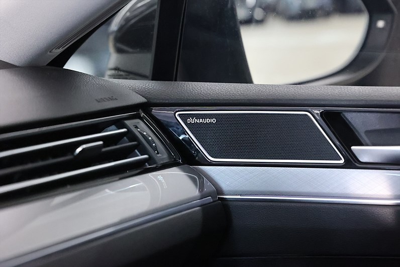 Volkswagen Passat Sportscombi GTE 218hk Dynaudio Värmare Drag