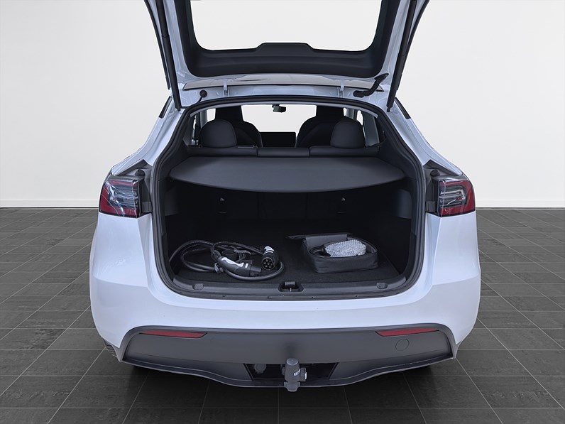 Tesla Model Y Standard Range 299hk Helg på Moberg! Pano Drag B-Kamera