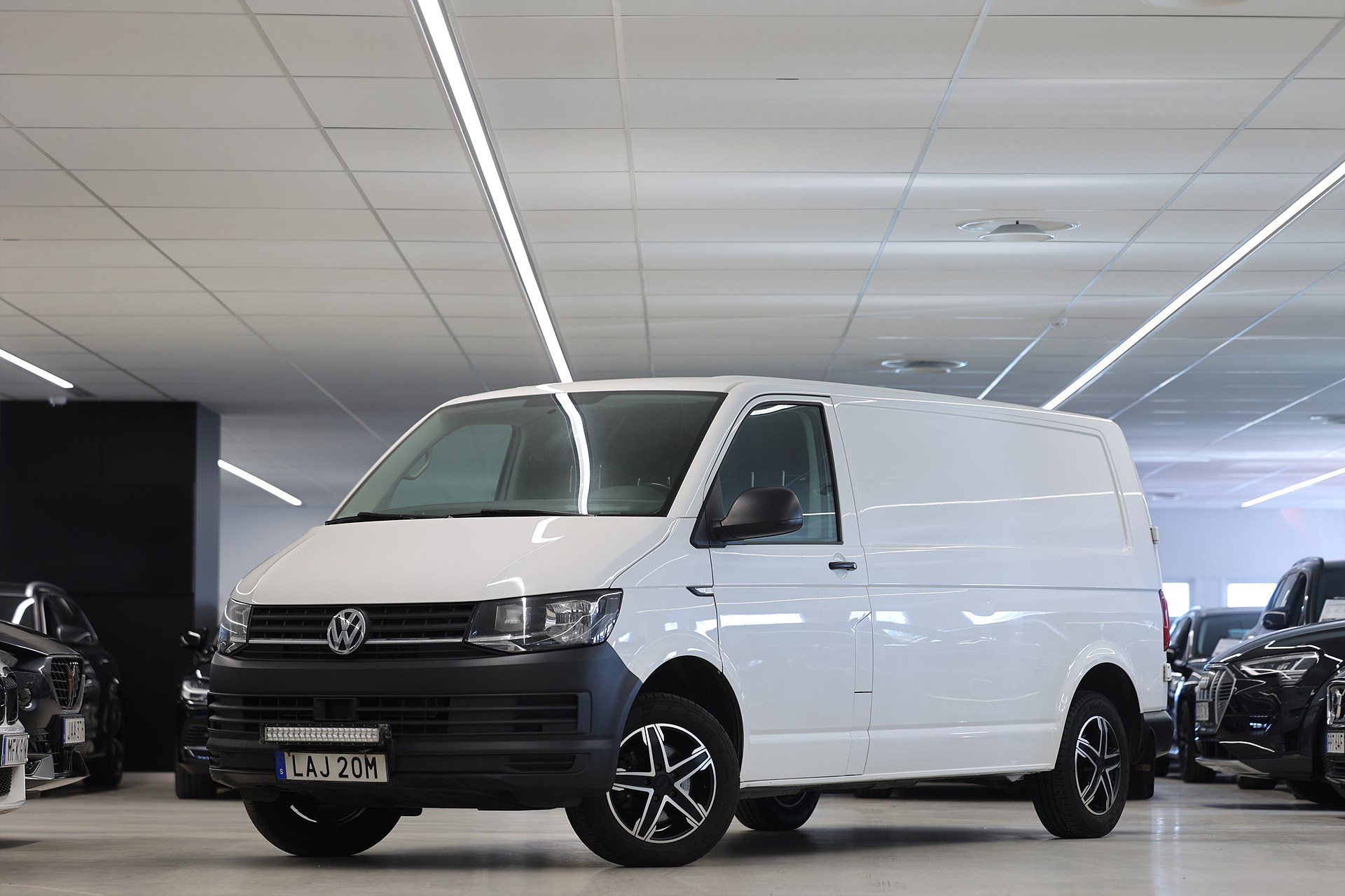 Volkswagen Transporter T28 2.0 TDI 150hk V-Inrett 3-Sits Drag MOMS