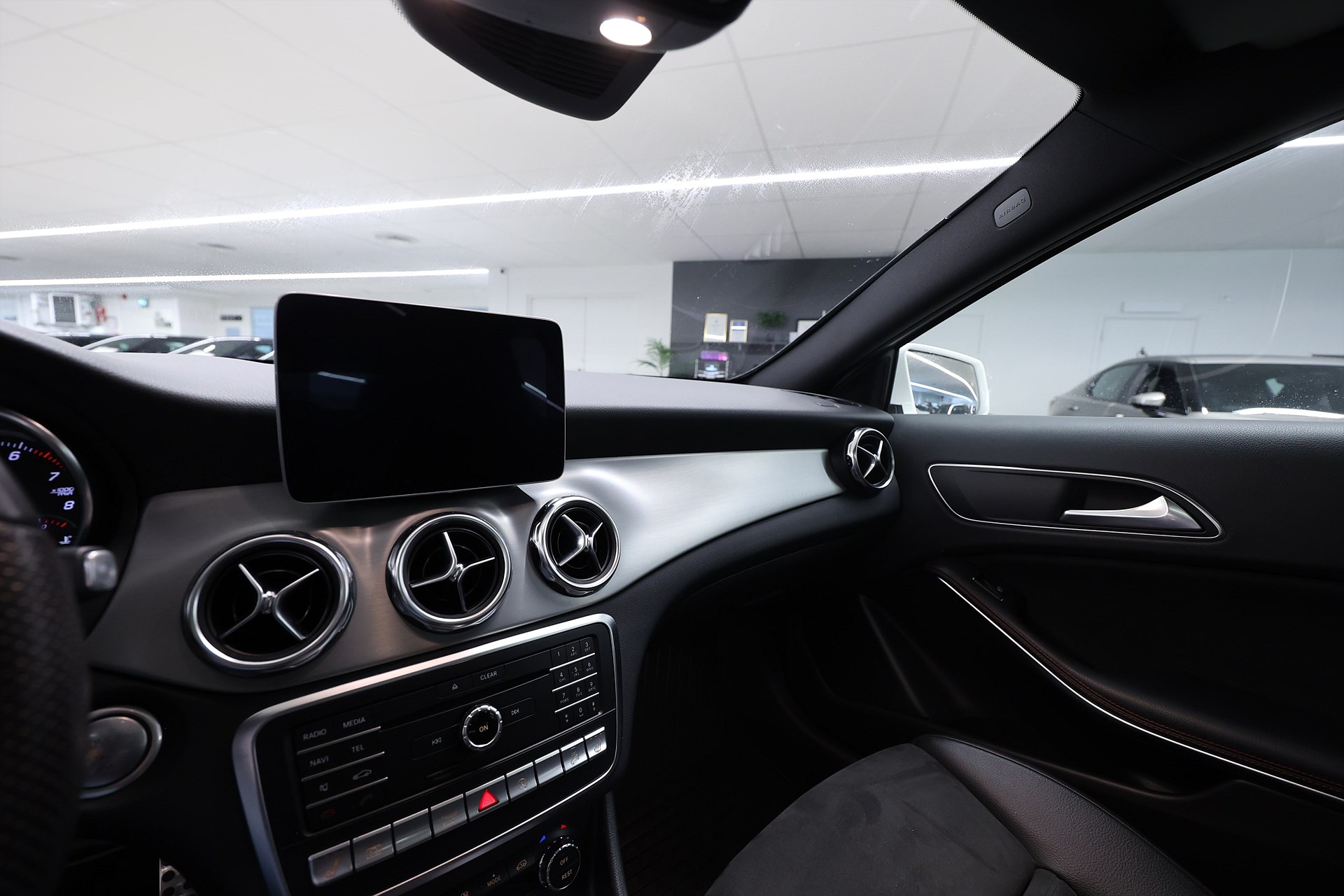 Mercedes-Benz GLA 250 4M AMG Line Pano B-kamera Navi