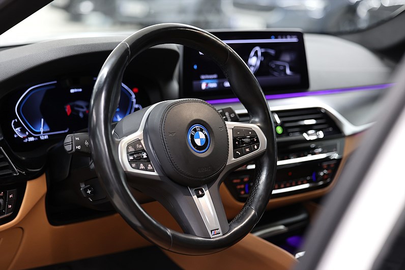 BMW 530e xDrive M-Sport B-Kamera HiFi Skinn Keyless Display key MOMS