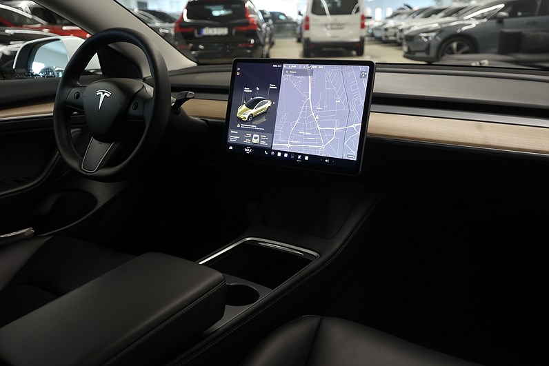 Tesla Model 3 Standard Range 283hk Pano Navi Läder