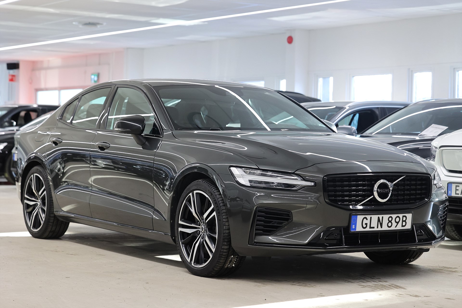 Volvo S60 Recharge T8 AWD 456hk R-Design H/K Drag