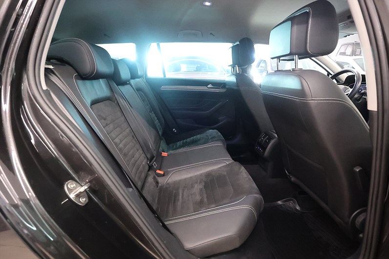 Volkswagen Passat Sportscombi GTE 218hk Dynaudio Värmare Drag