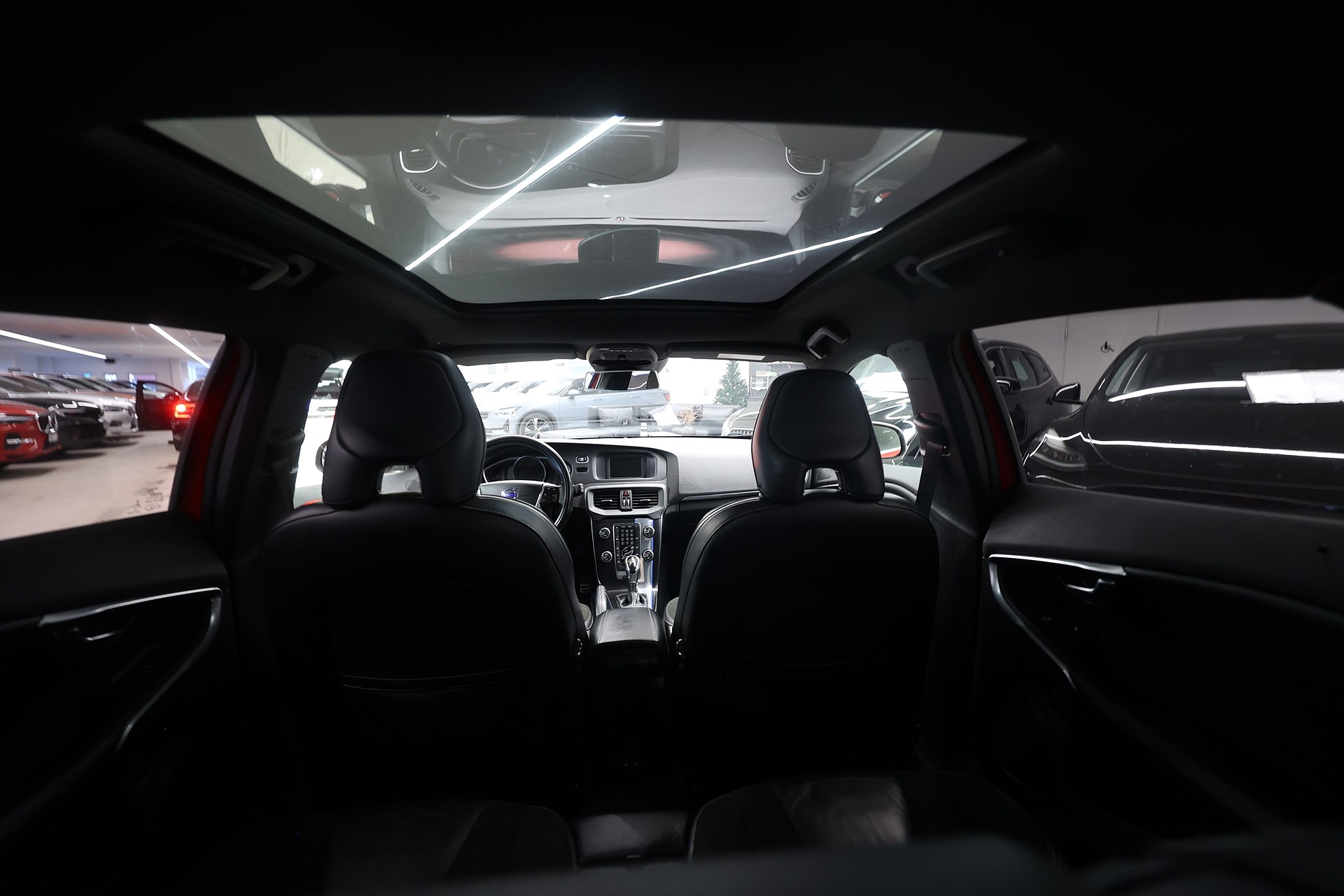 Volvo V40 D2 120hk R-Design Pano PDC Drag Värmare