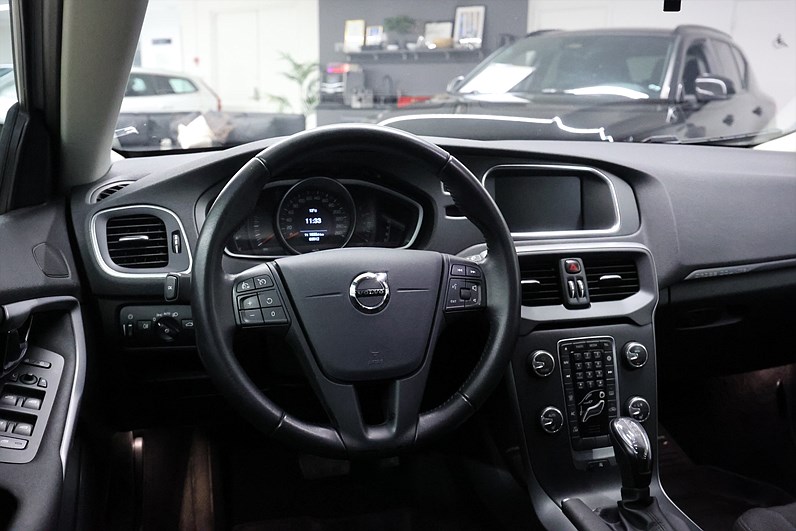Volvo V40 Cross Country T3 152hk Kinetic Värmare LED Navi