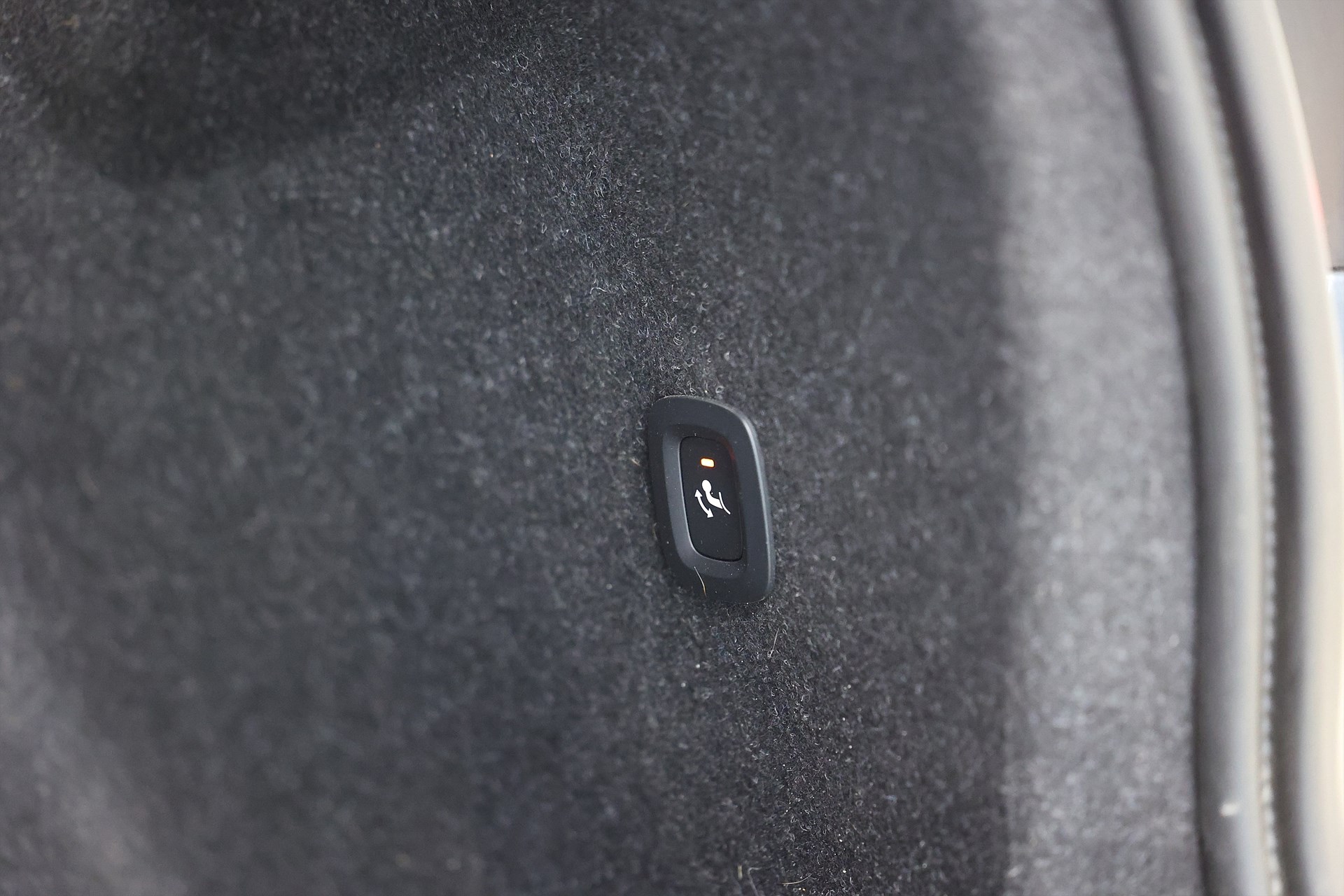 Volvo C40 Recharge Twin motor AWD 408hk Core Pano Drag