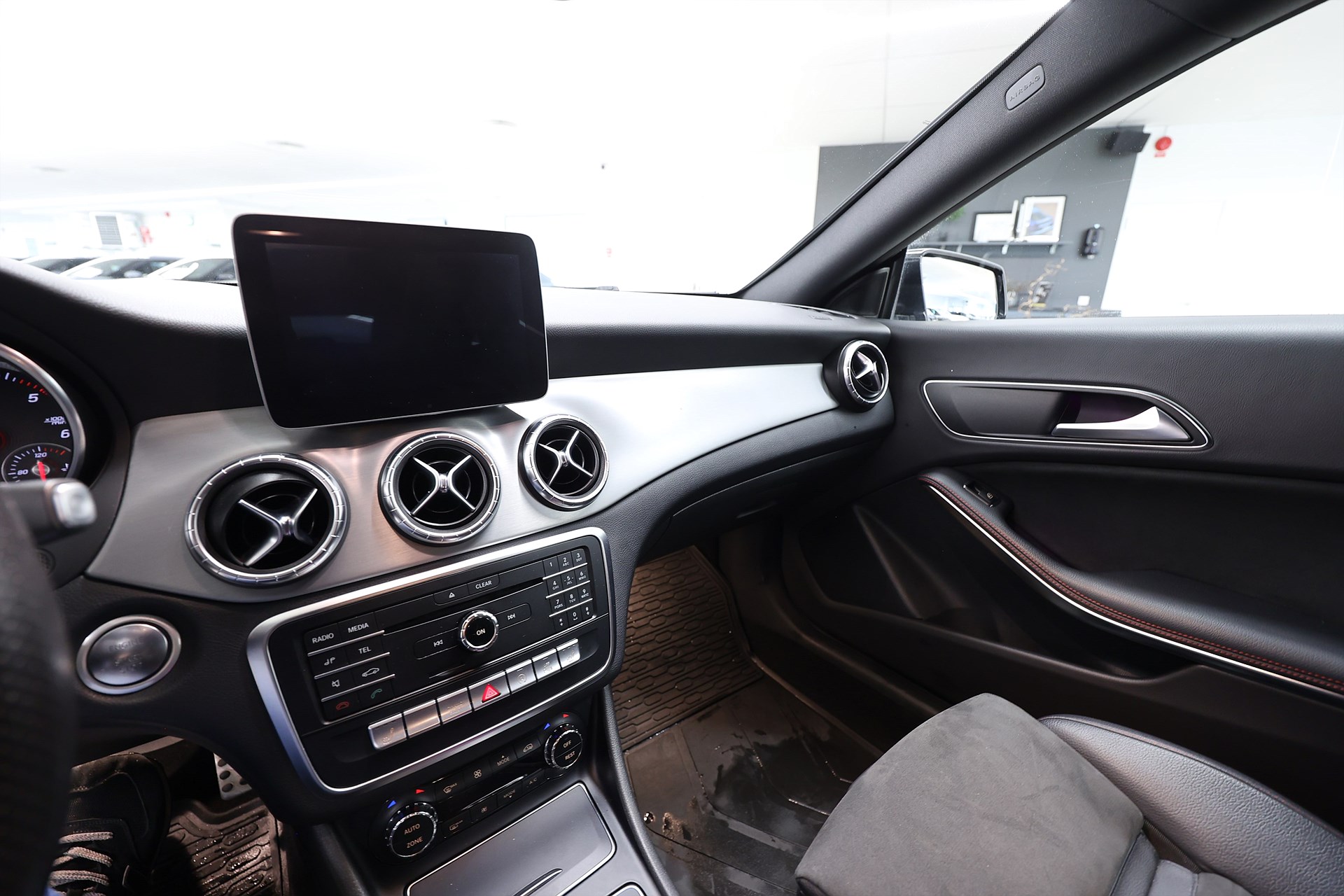 Mercedes-Benz CLA 220 D 177hk AMG Sport B-Kamera Carplay