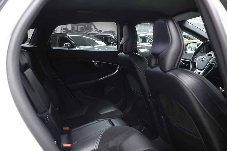 Volvo V40 D2 120hk R-Design PDC LED Farth Bluetooth