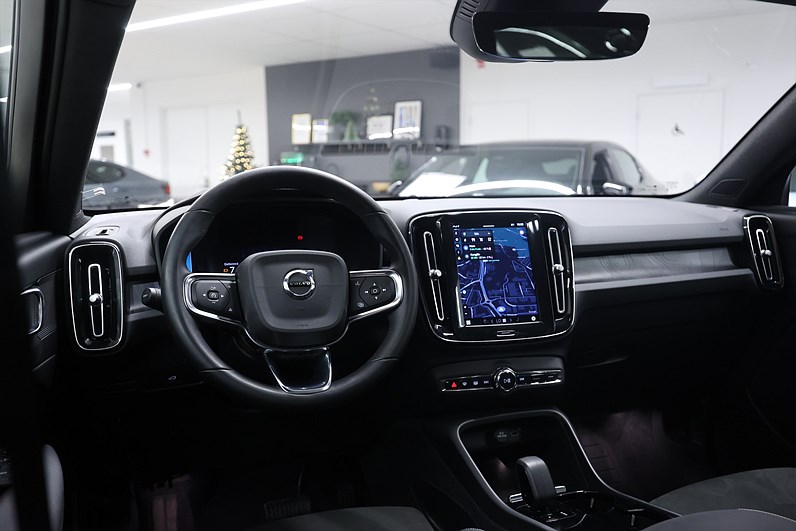 Volvo C40 Recharge Single Motor *Hjulkampanj!* Core Pano Drag
