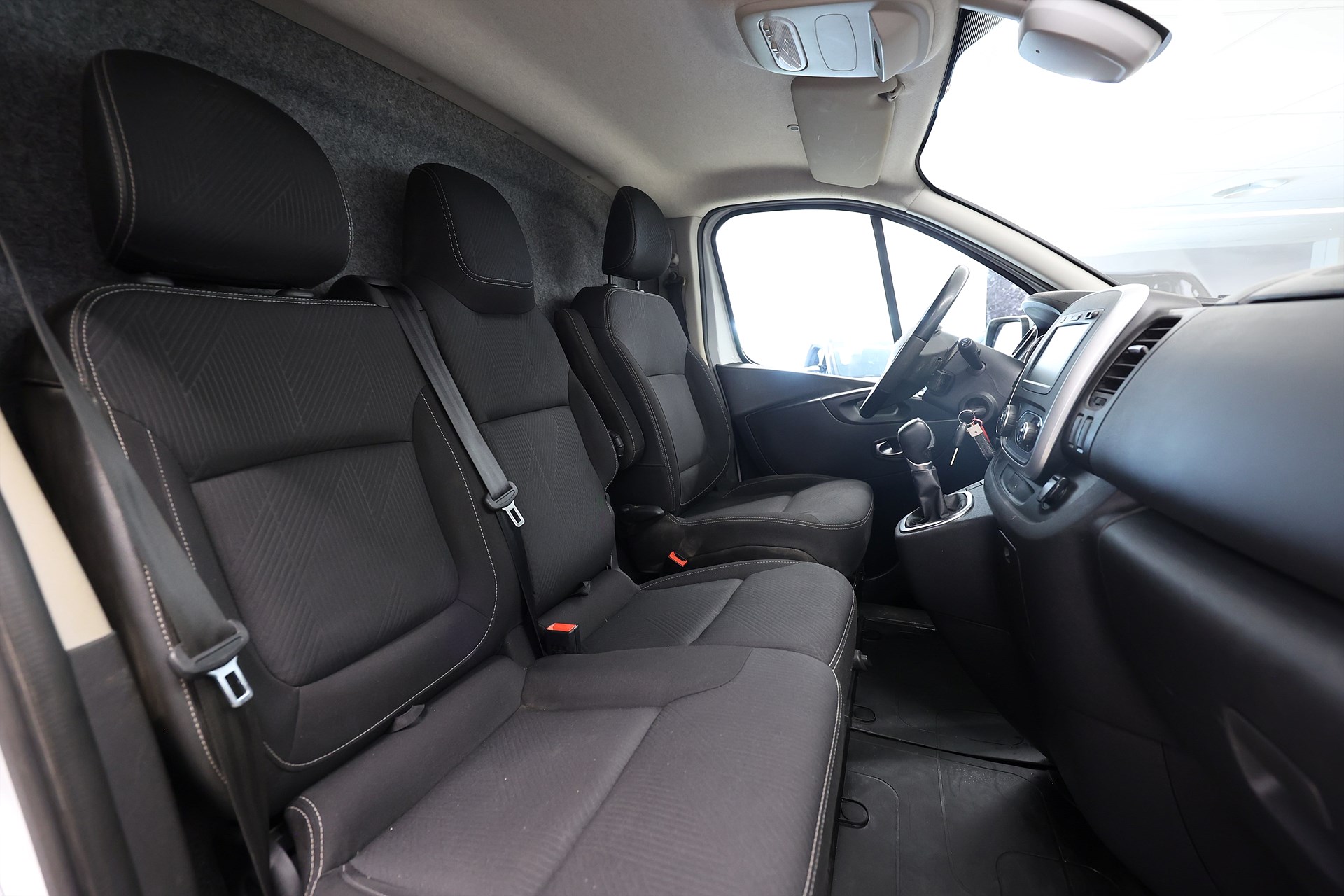 Nissan NV300 1.6 DCI 145hk L2 B-kamera Drag Navi LEASEBAR