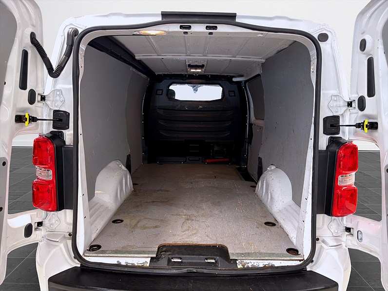 Skåpbil 136hk L3 Drag Keyless Navi B-Kamera PDC