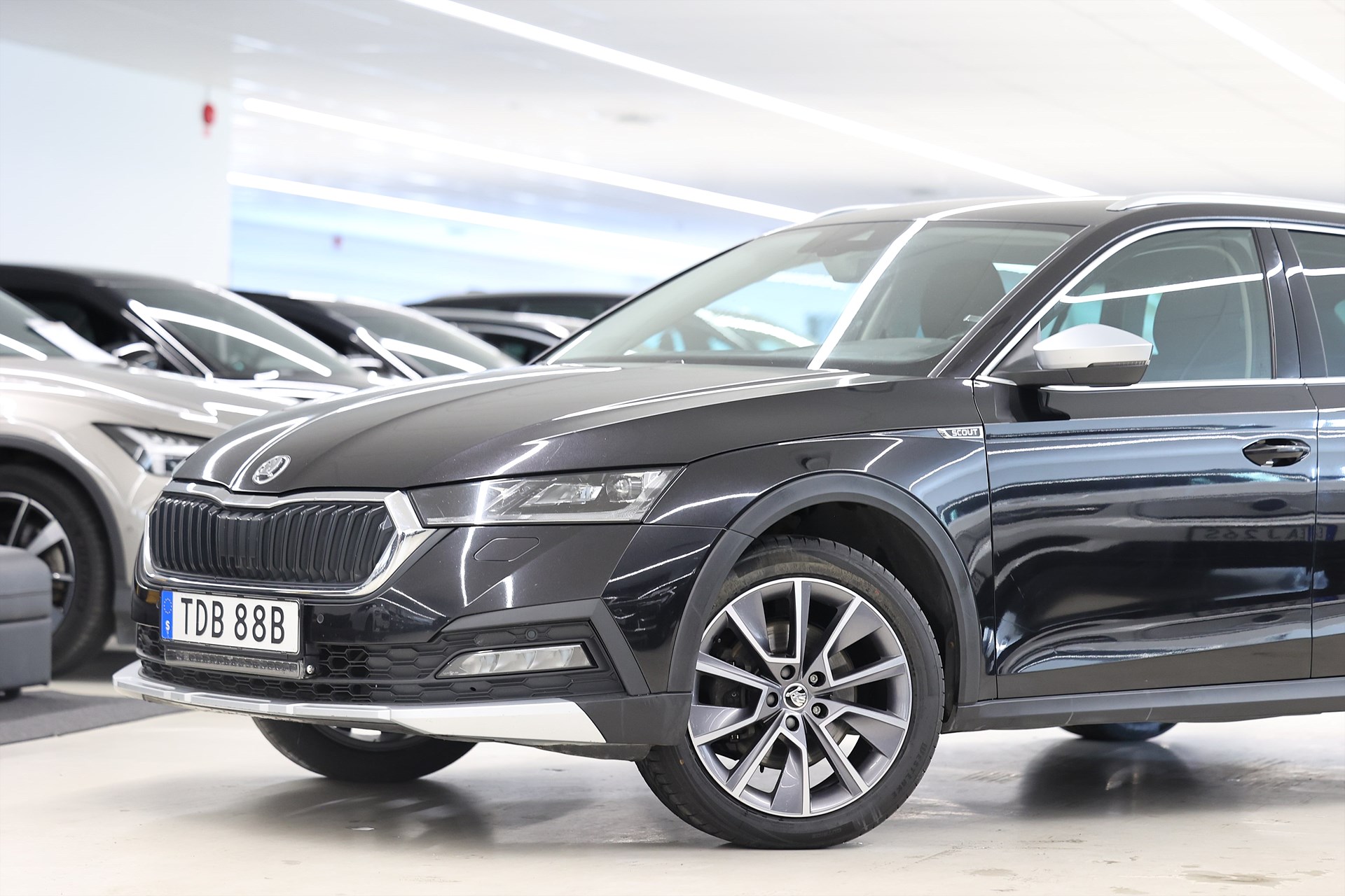 Skoda Octavia Scout 2.0 TDI 4x4 200hk B-kamera Drag Värmare MOMS