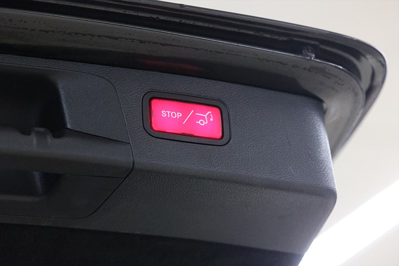 Mercedes-Benz E 220 T d 194hk Avantgarde HUD 360 Drag Läder