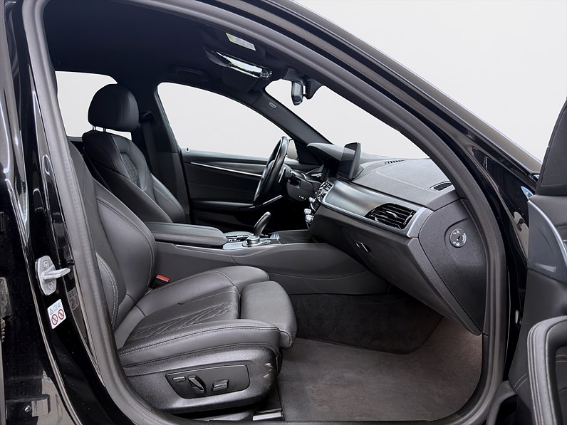 BMW 530e xDrive Touring 292hk M Sport Läder Drag B-Kamera