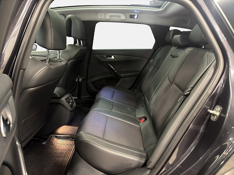 Peugeot 508 RXH 2.0 BlueHDi Aut HUD Pano Navi Kamera 2016, grå – bild 17 av 23, begagnad hos Niber i Järfälla