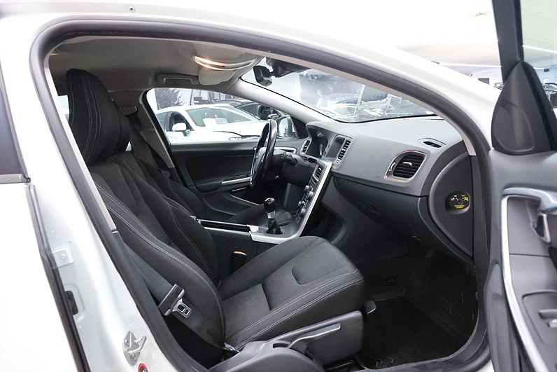 Volvo V60 T3 150hk Kinetic Värmare Farthållare