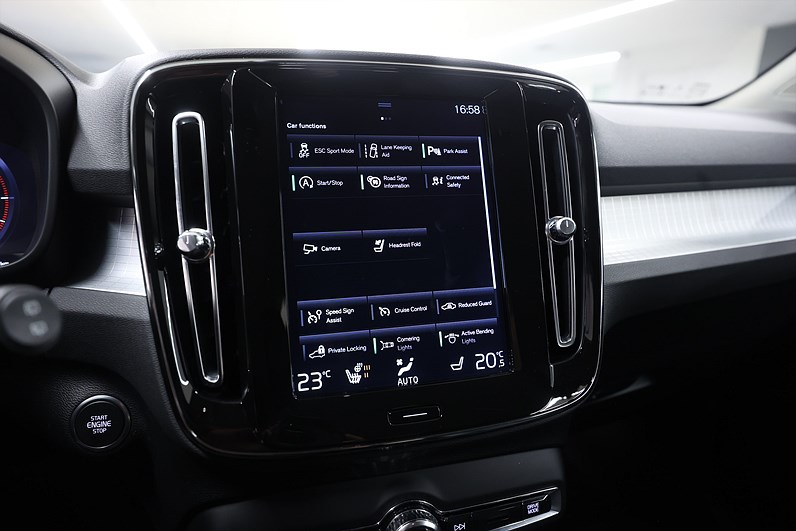 Volvo XC40 D3 AWD Geartronic 150hk Momentum Pro Läder Navi