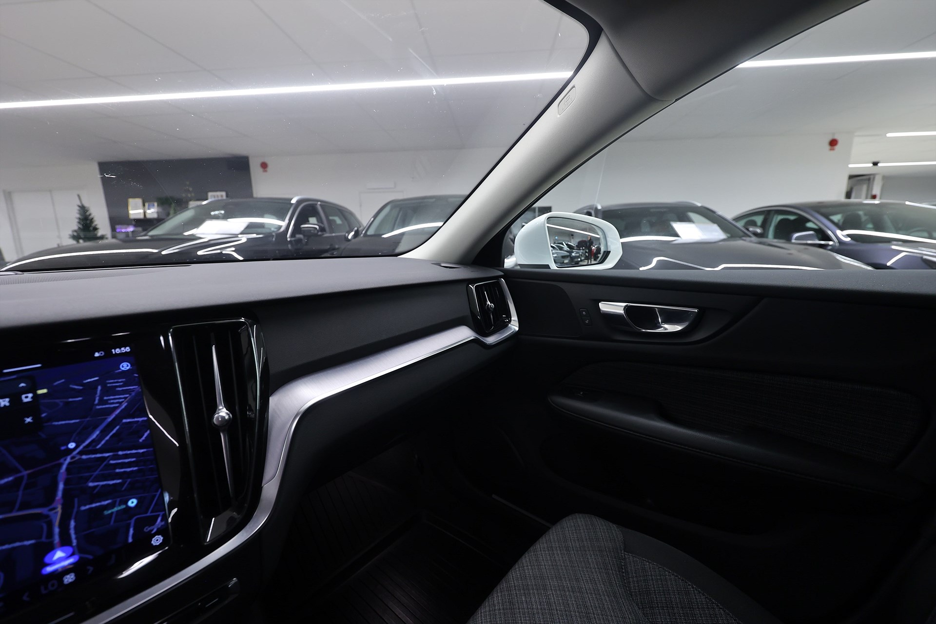 Volvo V60 Recharge T6 AWD 350hk Core Drag B-kamera Keyless