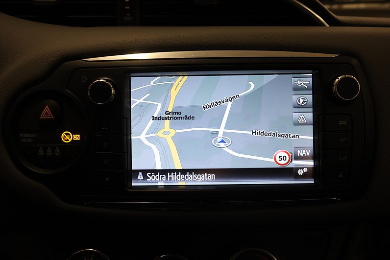 Toyota Yaris 5-dr 1.33 99hk *Hjulkampanj!* B-kamera Navi