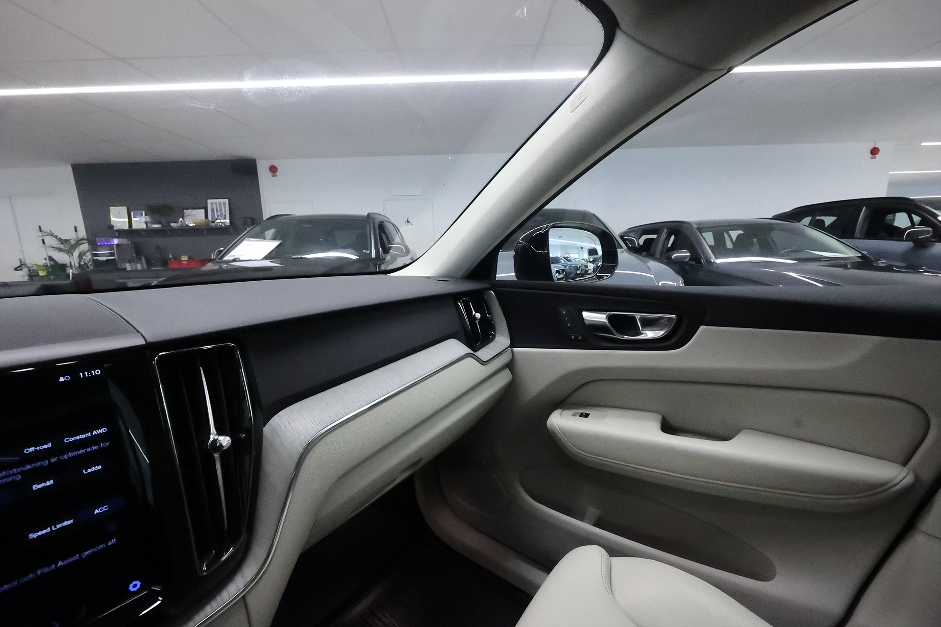 Volvo XC60 Recharge T8 AWD 456hk Plus Dark Pano 360 Drag