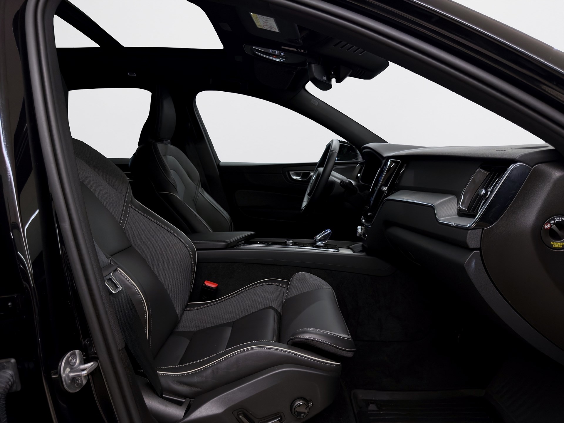 Volvo XC60 Recharge T6 AWD 350hk Plus Black Nordic Edt. Pano H/K Drag