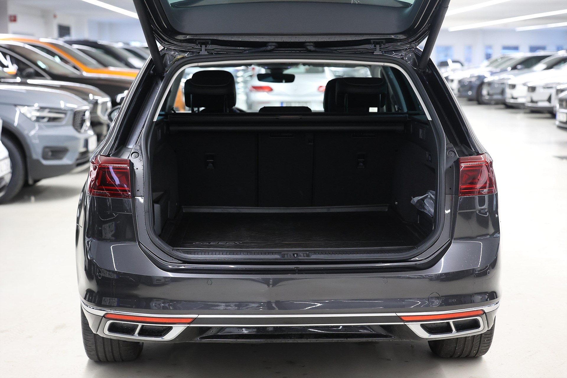 Volkswagen Passat 2.0 TDI SC 4M 200hk *Hjulkampanj!* R-Line