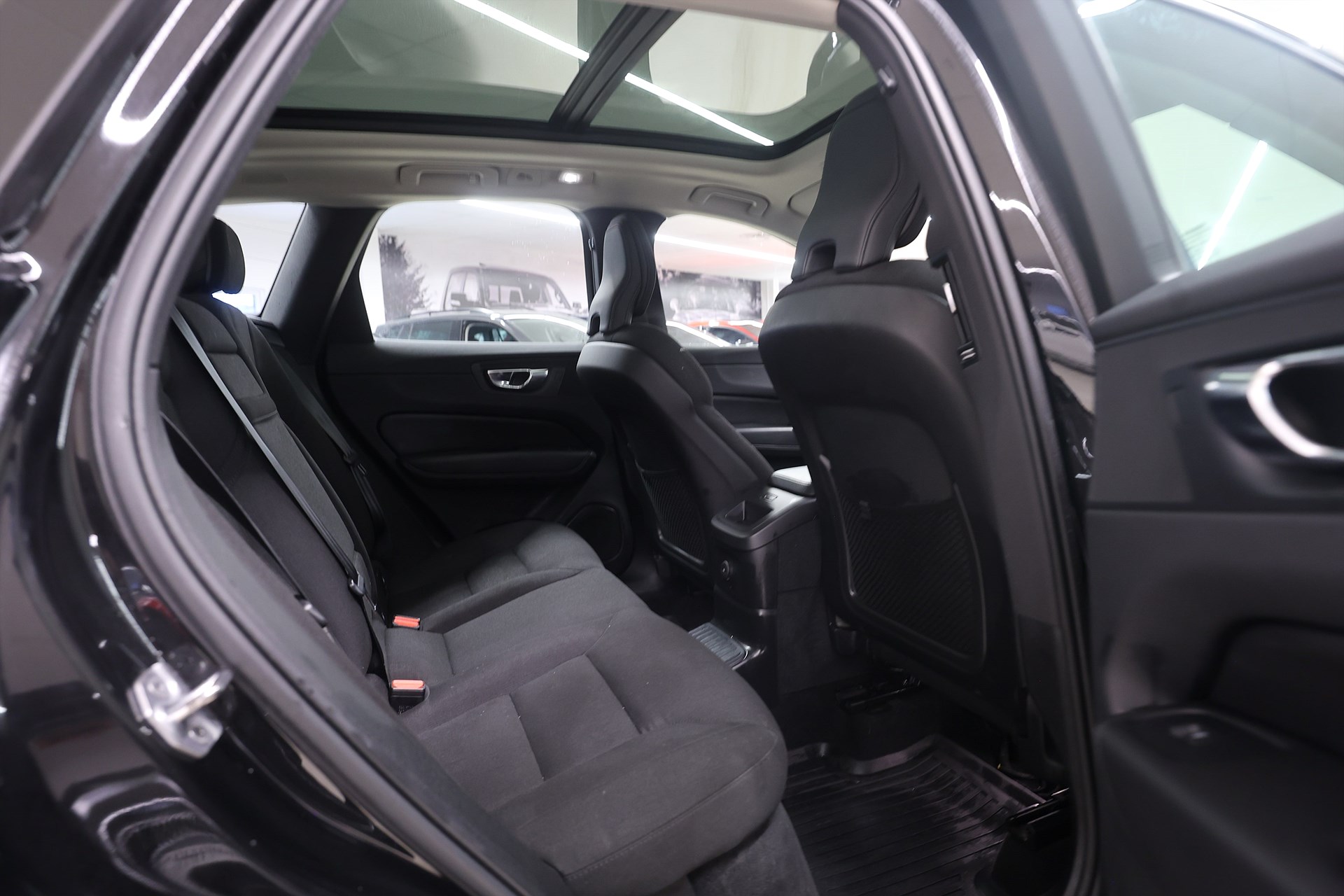 Volvo XC60 Recharge T6 AWD 340hk Momentum Pano Drag