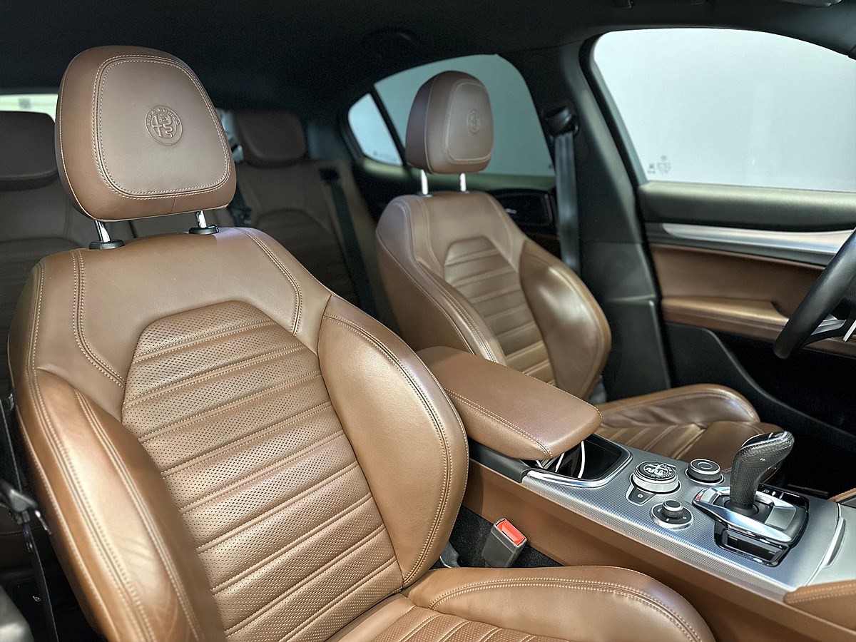 Alfa Romeo Stelvio – bild 13