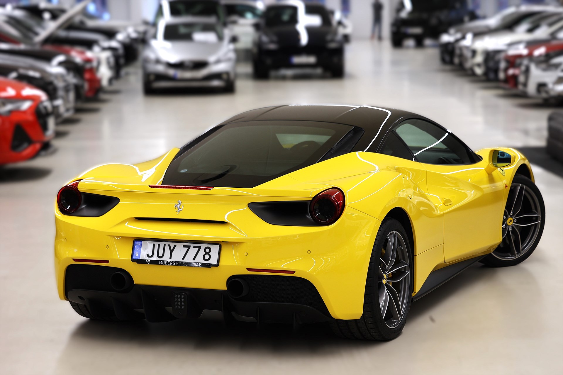 Ferrari 488 GTB 3.9 V8 670hk Kolfiber Giallo Svensksåld