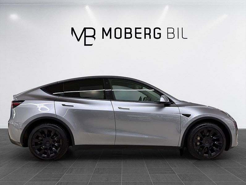 Tesla Model Y Long Range 514hk Pano Drag Läder B-Kamera AWD