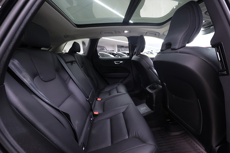 Volvo XC60 Recharge T6 AWD 350hk *Hjulkampanj!* Core Läder
