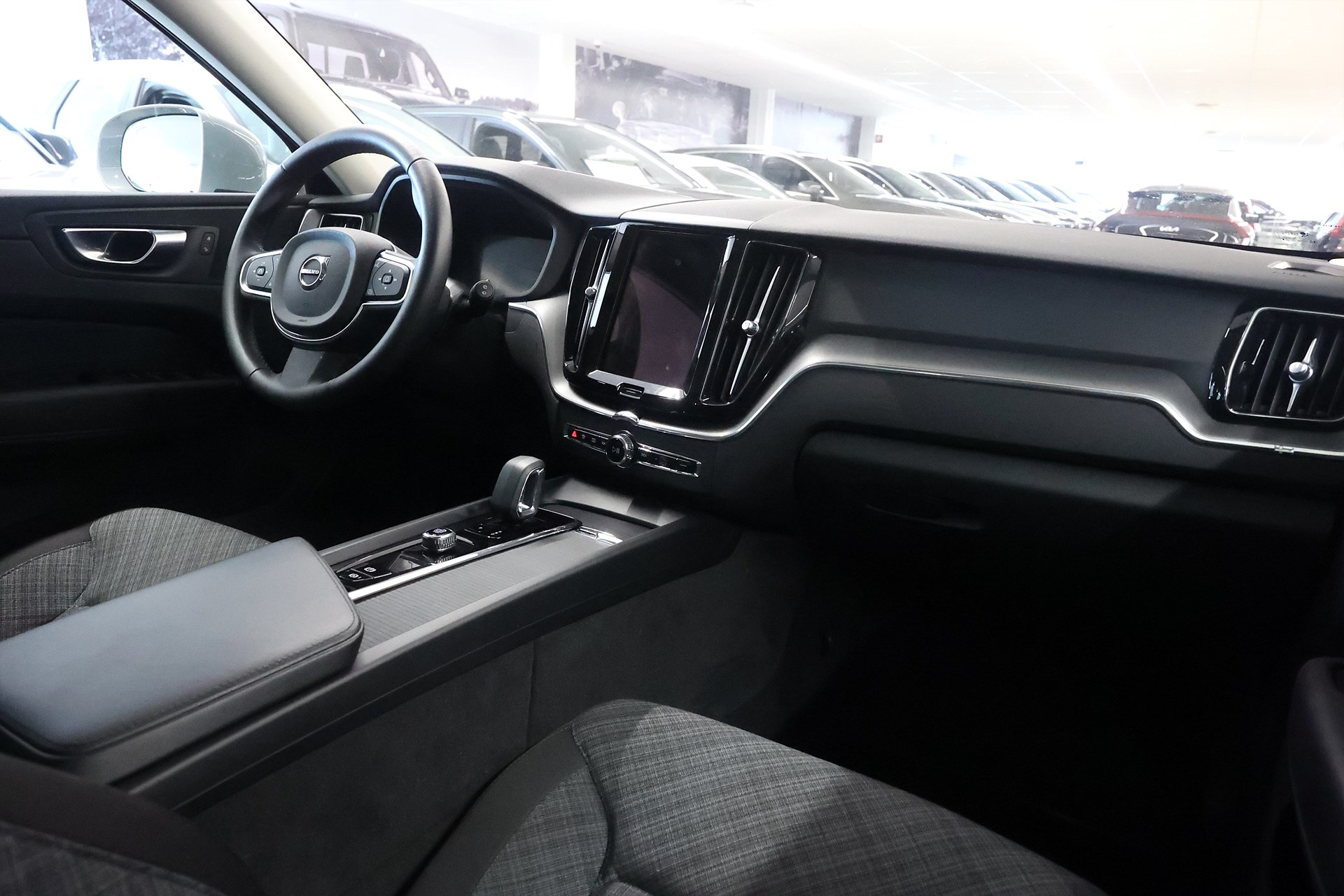 Volvo XC60 Recharge T6 AWD 350hk Core Pano Keyless Navi Drag