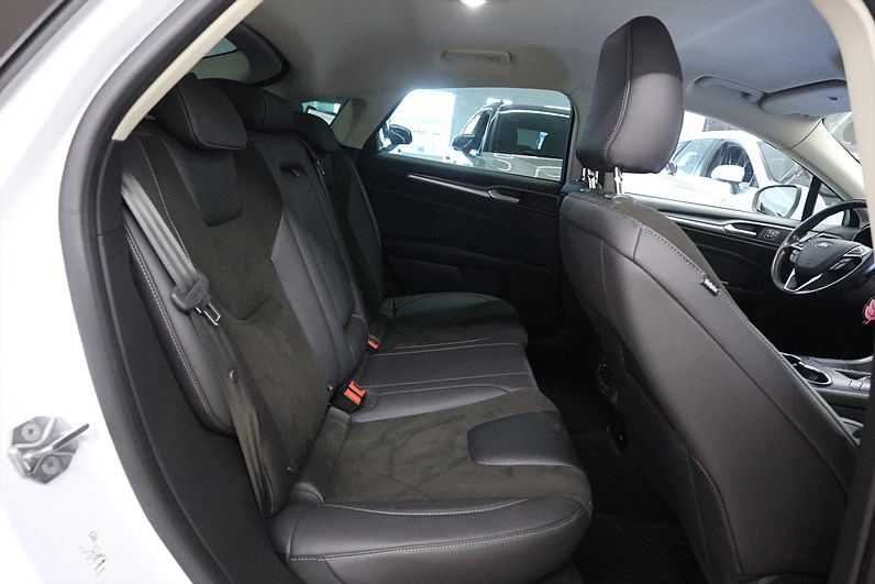 Ford Mondeo 2.0 TDCi 150hk Titanium Business Navi Keyless B-Kamera