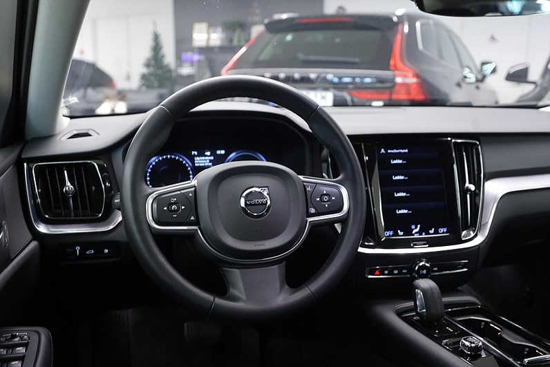 Volvo V60 Recharge T6 AWD 340hk Inskription Exp Navi B-kamera