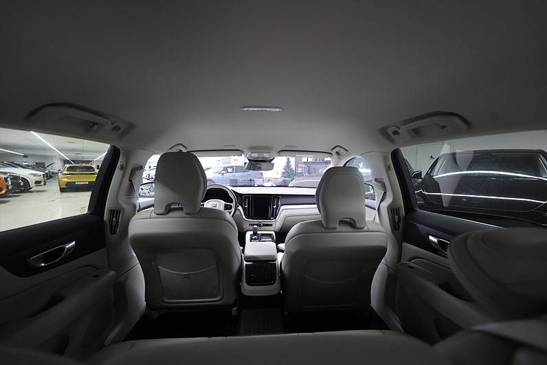 Volvo V60 Recharge T6 AWD 350hk Core Bright Skinn Drag