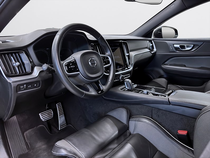 Volvo S60 Recharge T8 392hk R-Design Navi CarPlay B-Kamera