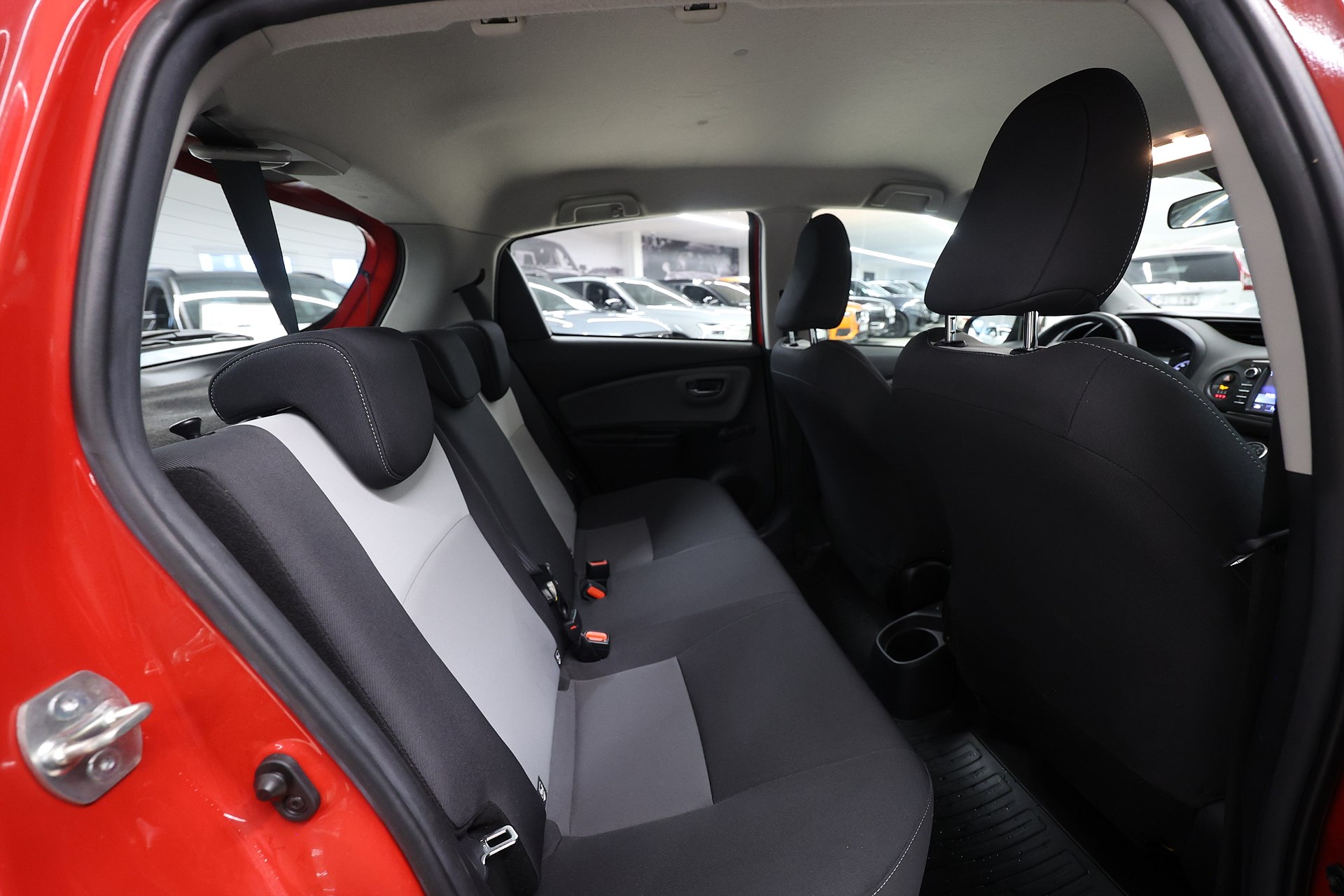 Toyota Yaris 1.5 111hk *Hjulkampanj!* Active B-kamera Bluetooth Farth