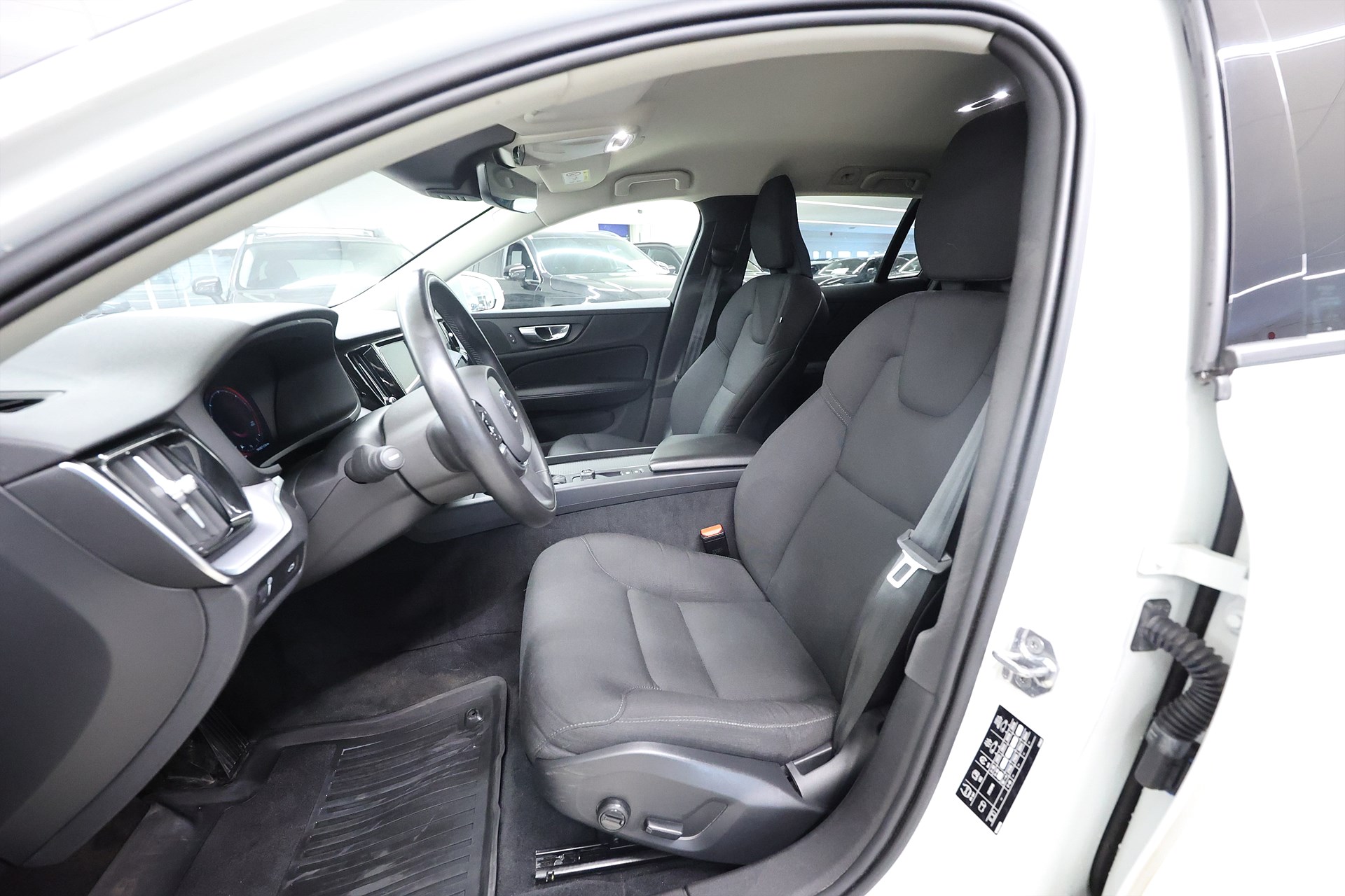 Volvo V60 Cross Country D4 AWD *Hjulkampanj!* Momentum Carplay