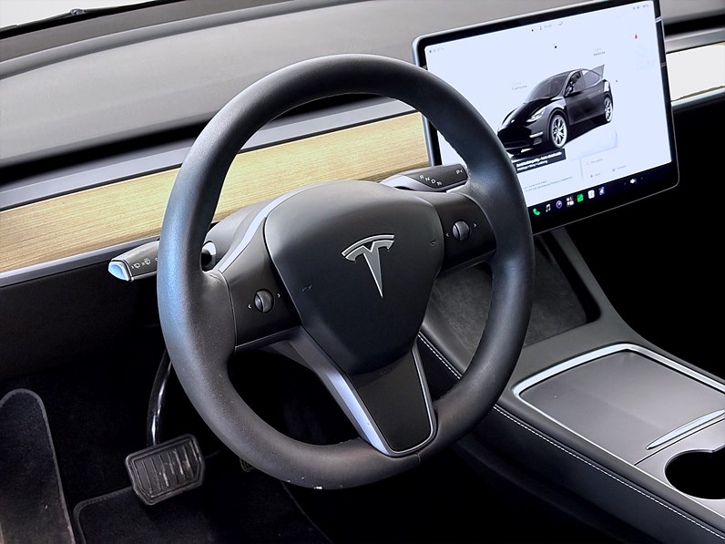 Tesla Model Y Standard Range 299hk Helg på Moberg! Pano B-Kamera