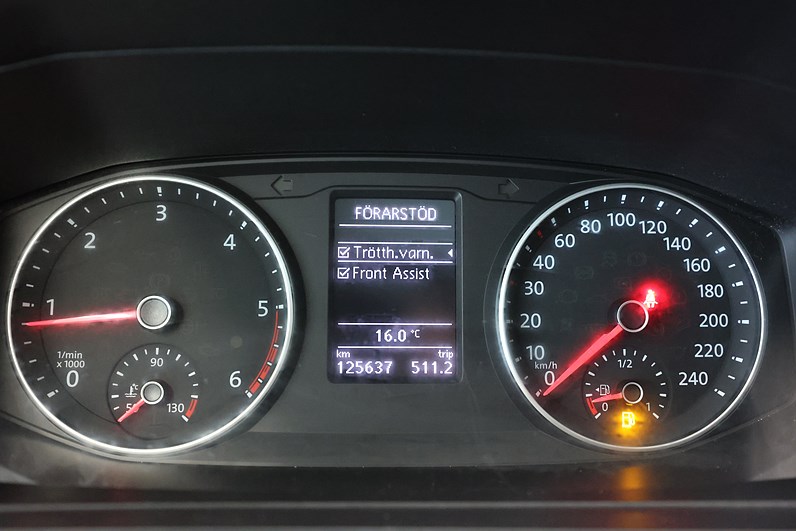 Volkswagen Transporter T28 2.0 TDI 150hk V-Inrett 3-Sits Drag MOMS