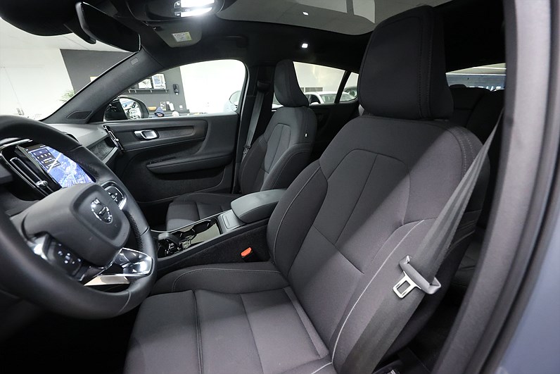 Volvo C40 Recharge Twin motor AWD 408hk Core Pano Drag