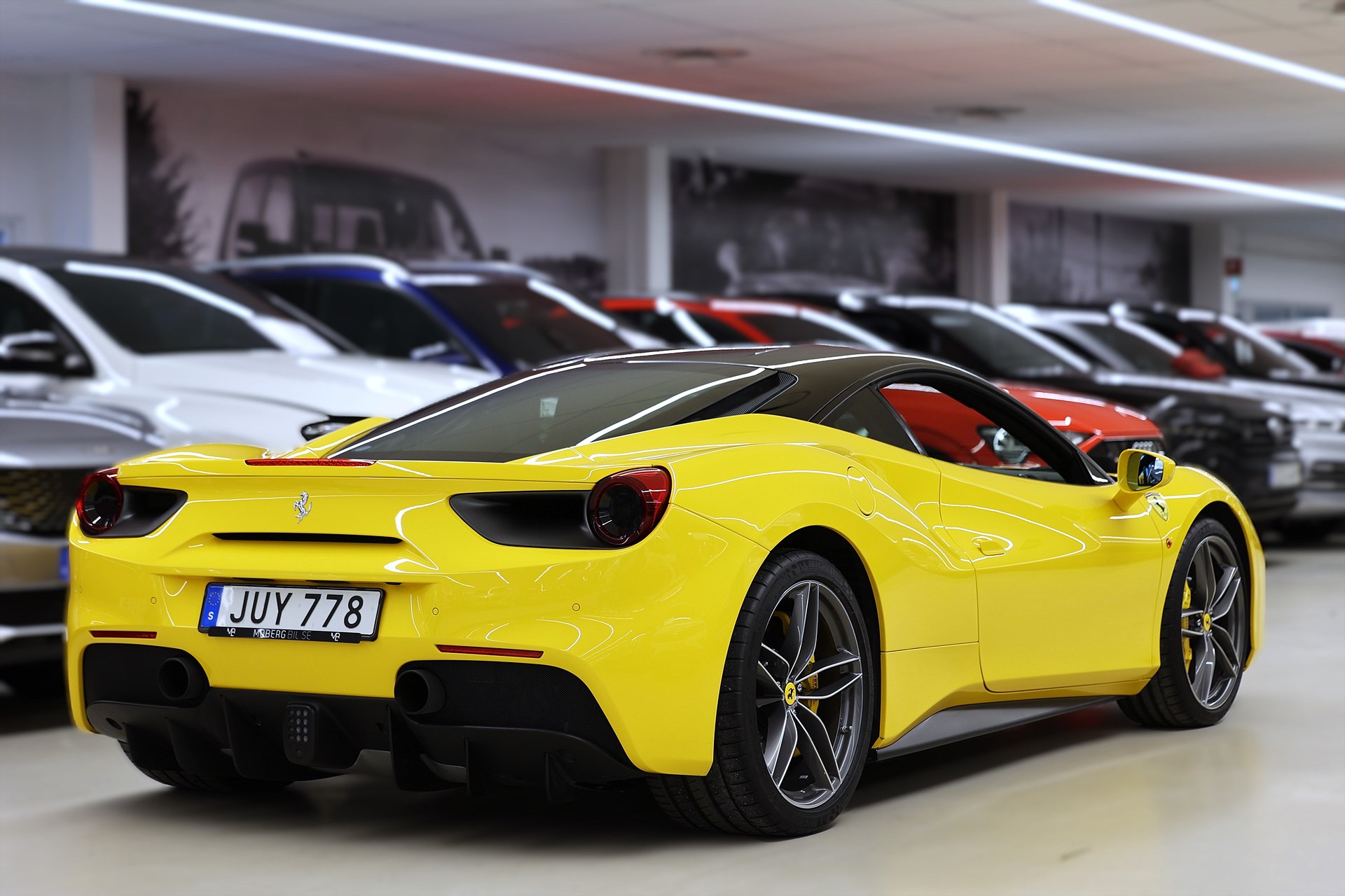 Ferrari 488 GTB 3.9 V8 670hk Kolfiber Giallo Svensksåld