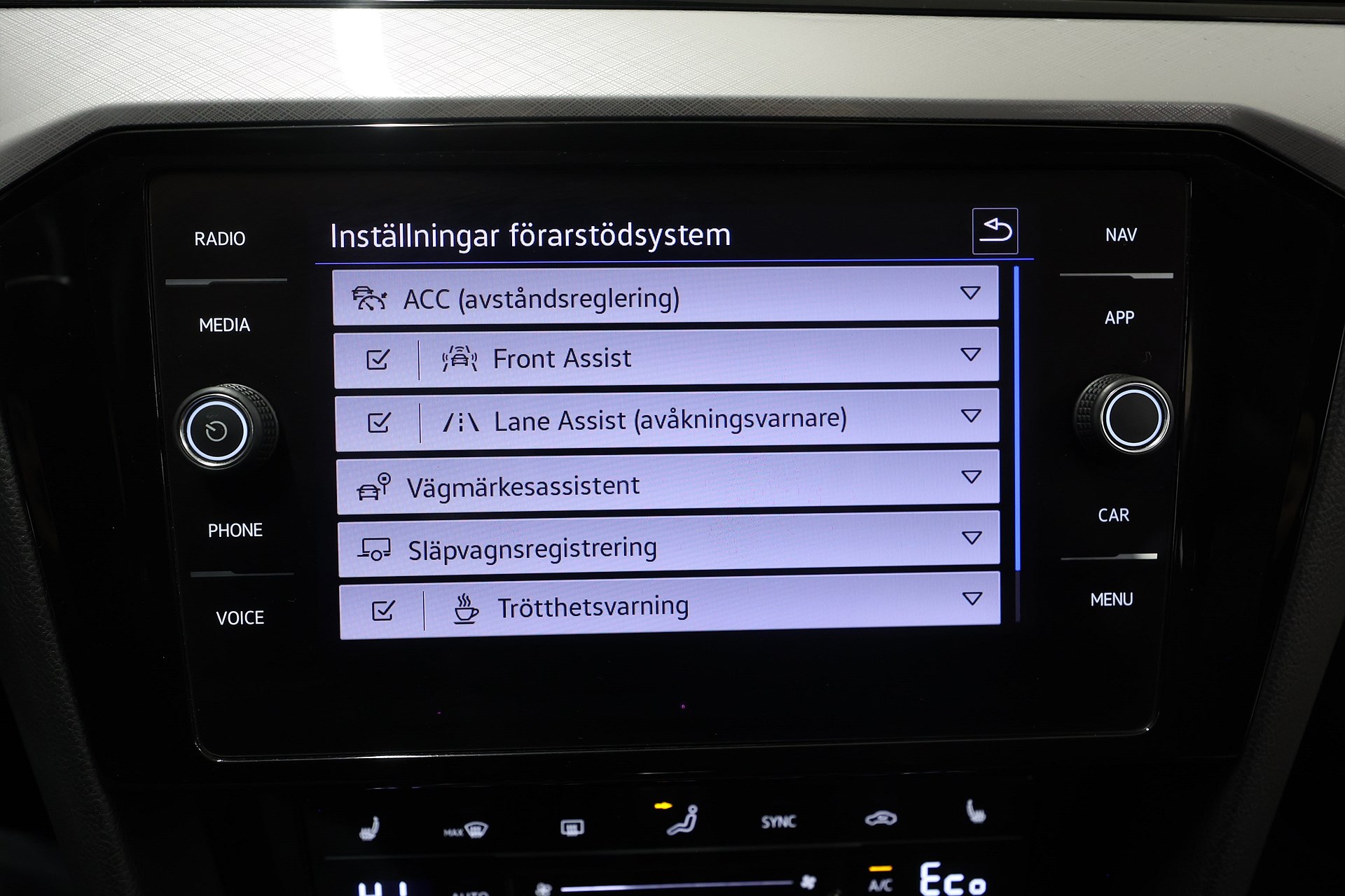 Volkswagen Passat SC 1.4 TSI 218hk *Hjulkampanj!* GTE Värmare Navi Drag MOMS