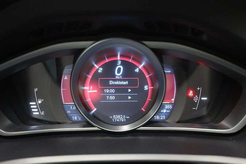 Volvo V40 D2 115hk *Hjulkampanj!* Summum Värmare Kamera