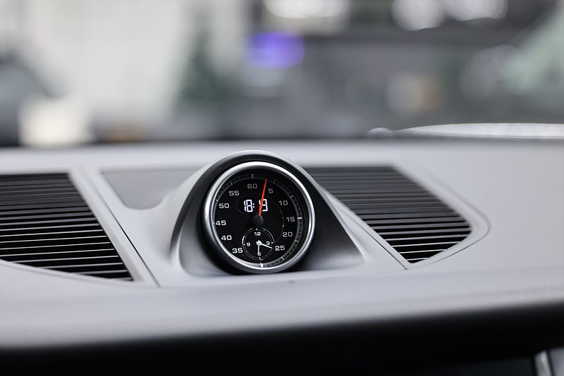Porsche Macan Turbo Performance 441hk Sport Chrono BOSE Drag