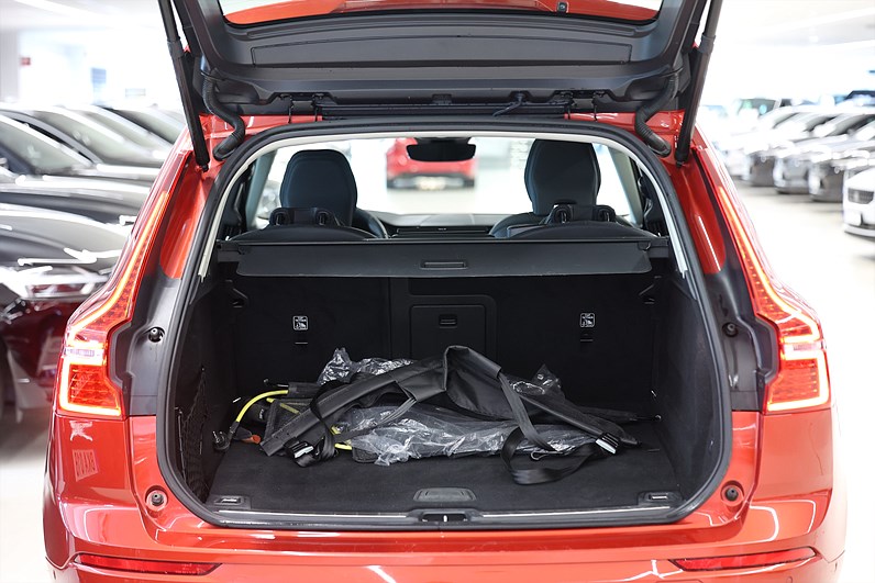 Volvo XC60 Recharge T6 AWD 350hk Plus Dark Pano Drag 360